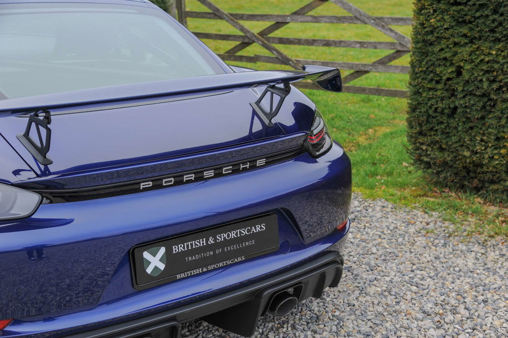 Porsche 718 Cayman GT4