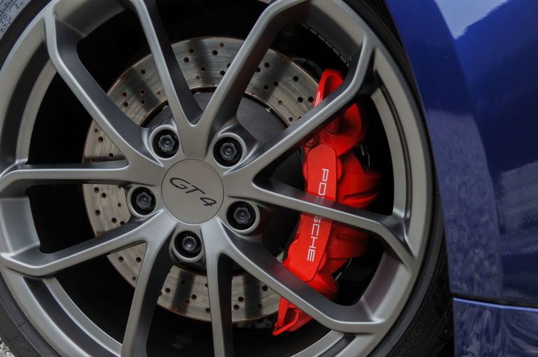 Porsche 718 Cayman GT4