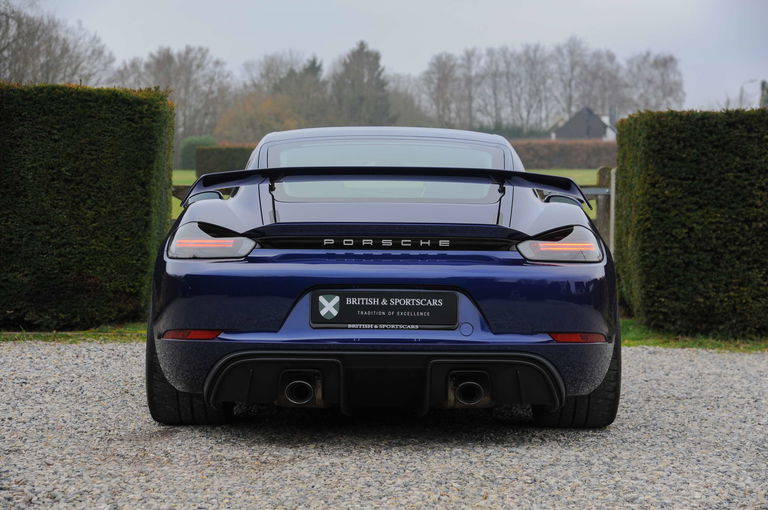 Porsche 718 Cayman GT4