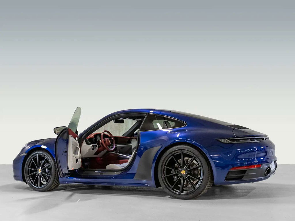 Porsche 992 Carrera