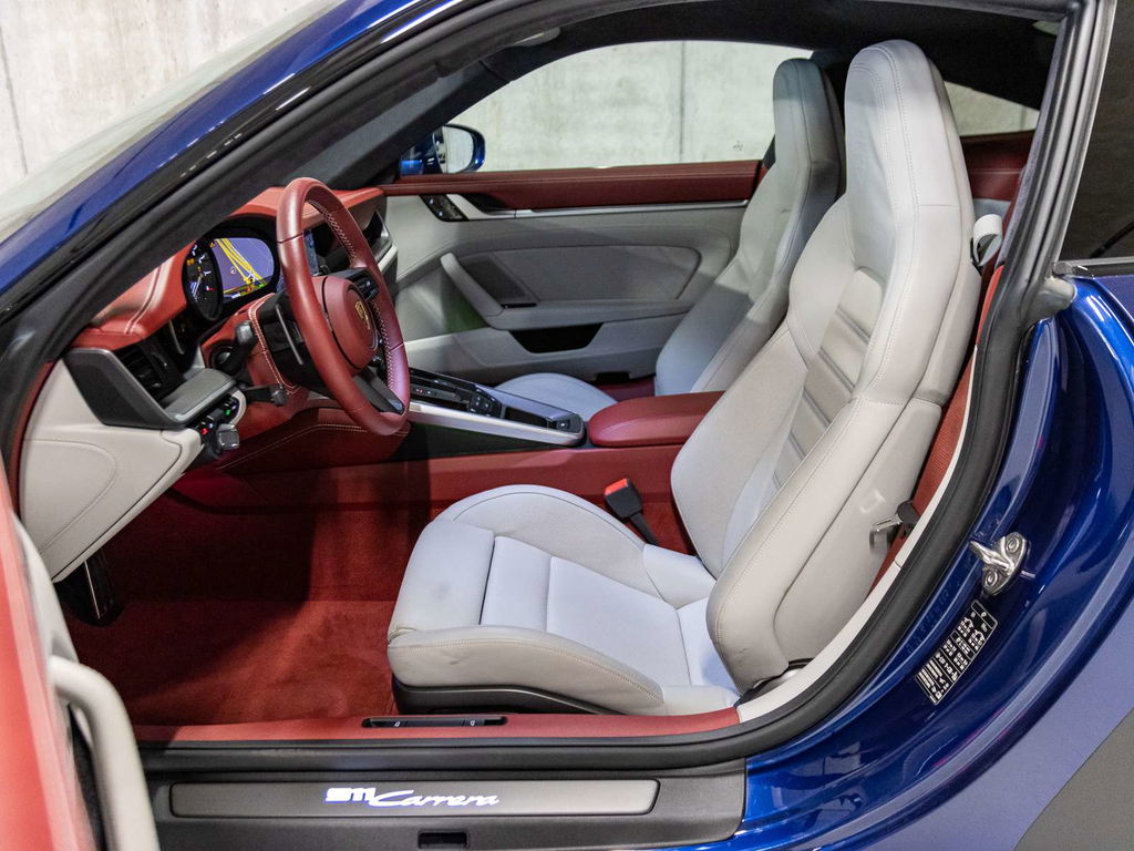 Porsche 992 Carrera