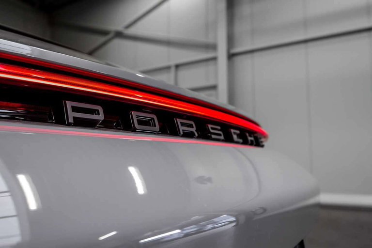 Porsche 992 GT3 Touring