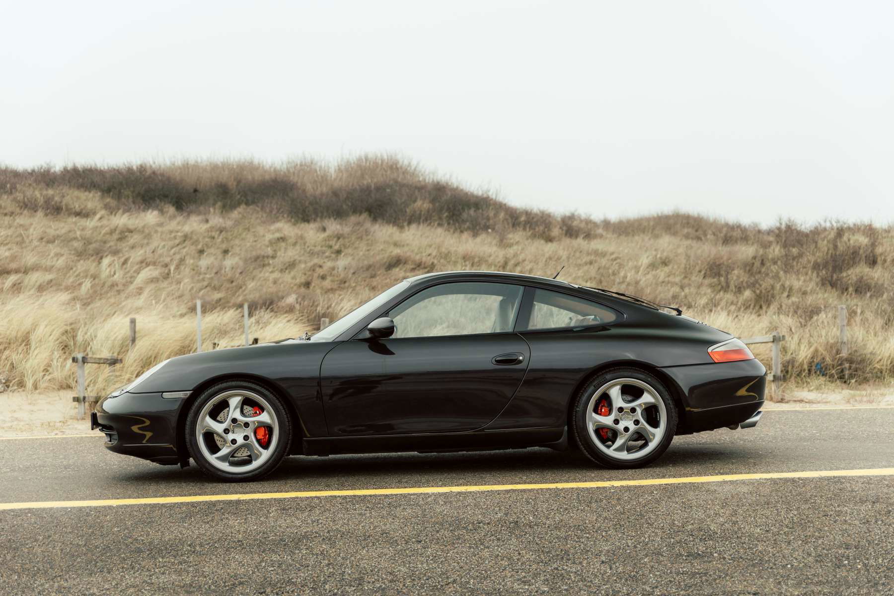 Porsche 996 Carrera 4 Millennium Edition 2000 - elferspot.com ...