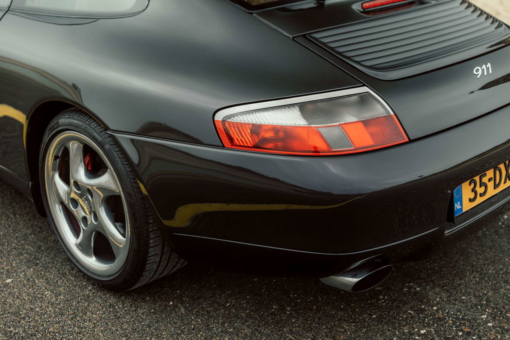 Porsche 996 Carrera 4 Millennium Edition