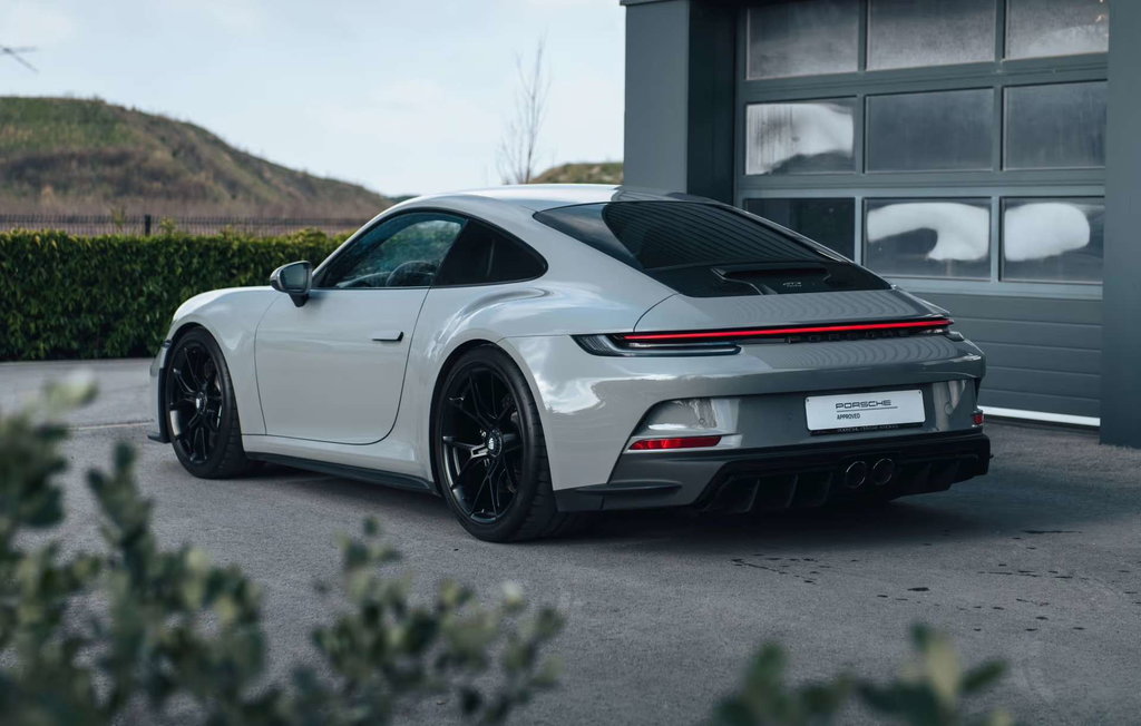 Porsche 992 GT3 Touring