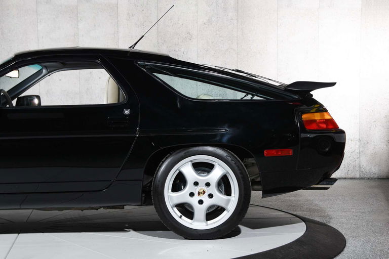 Porsche 928 S4