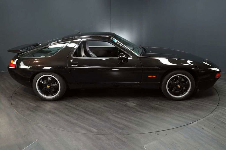 Porsche 928 GTS