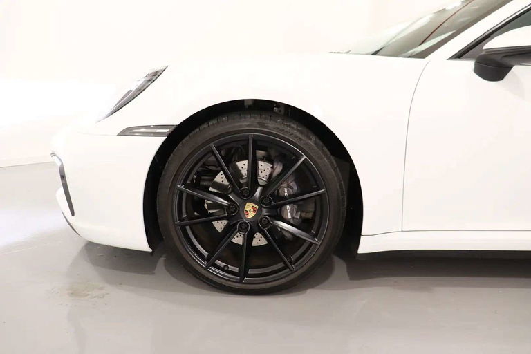 Porsche 992 Carrera 4