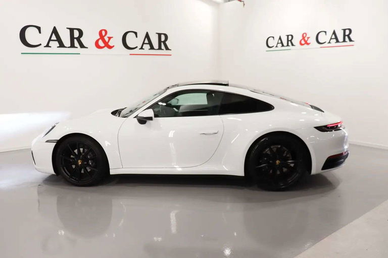 Porsche 992 Carrera 4
