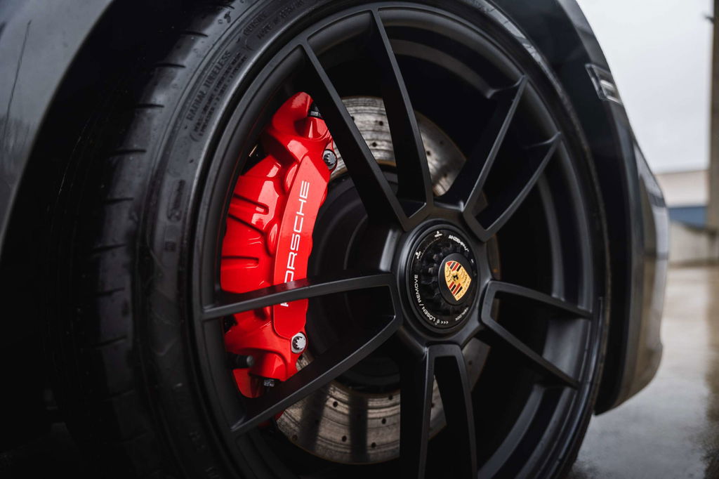 Porsche 992 Carrera 4 GTS