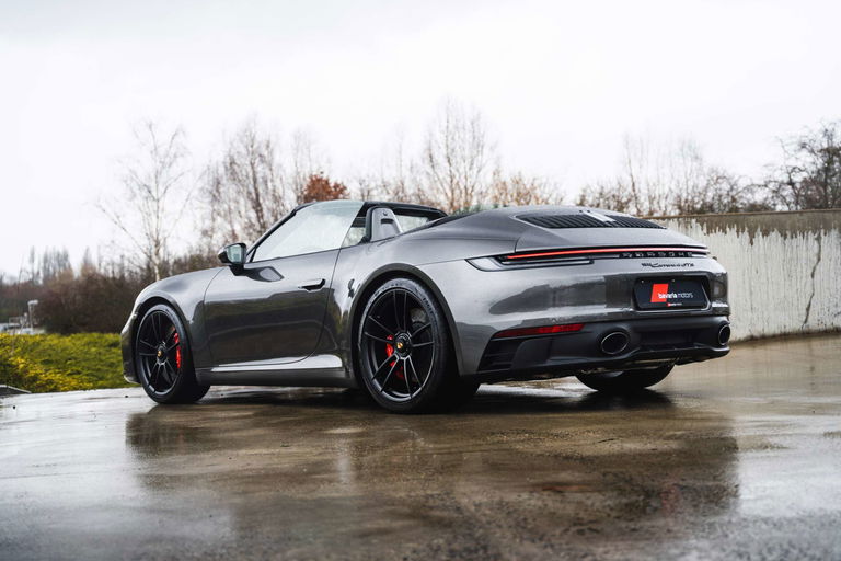 Porsche 992 Carrera 4 GTS