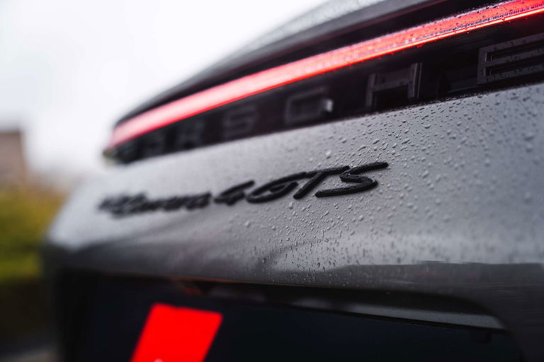 Porsche 992 Carrera 4 GTS