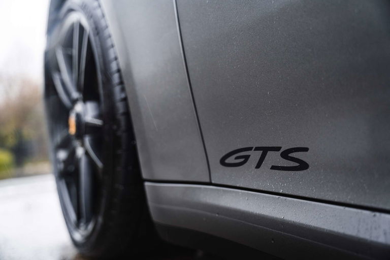 Porsche 992 Carrera 4 GTS