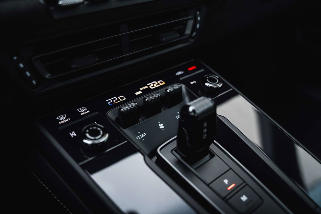 Porsche 992 Carrera 4 GTS