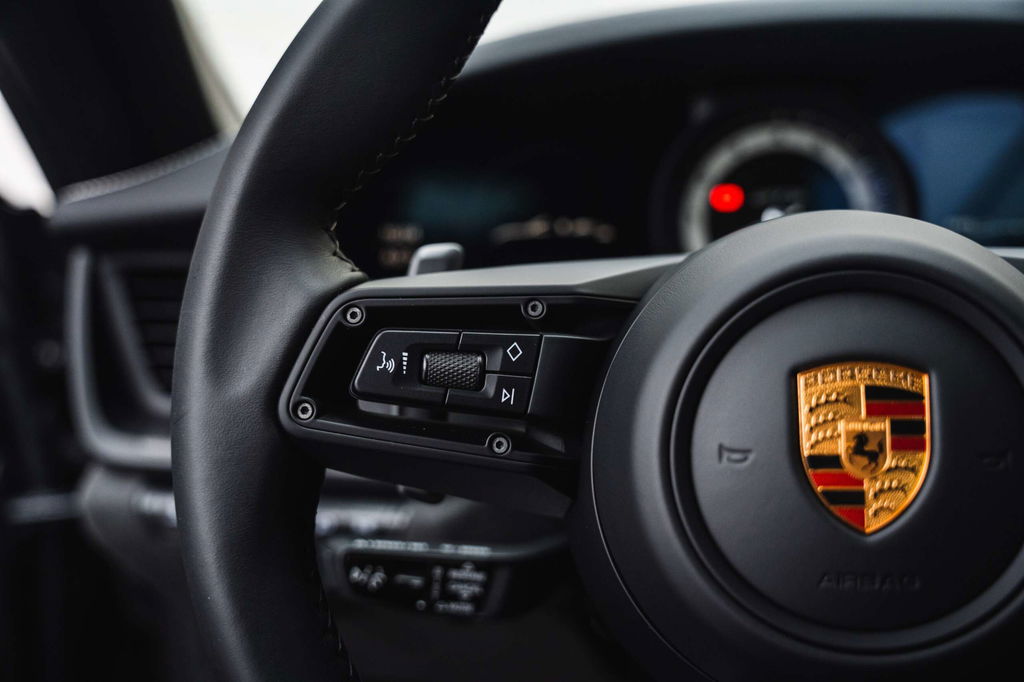 Porsche 992 Carrera 4 GTS