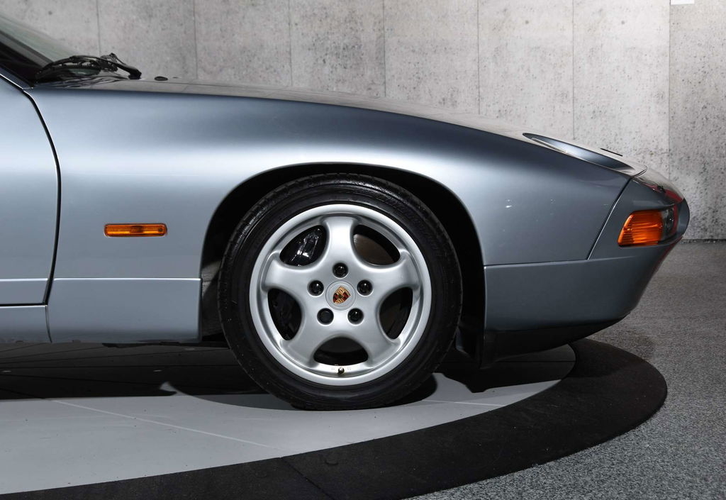 Porsche 928 GTS