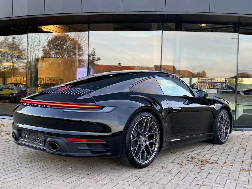 Porsche 992 Carrera 4