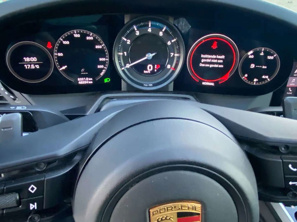 Porsche 992 Carrera 4