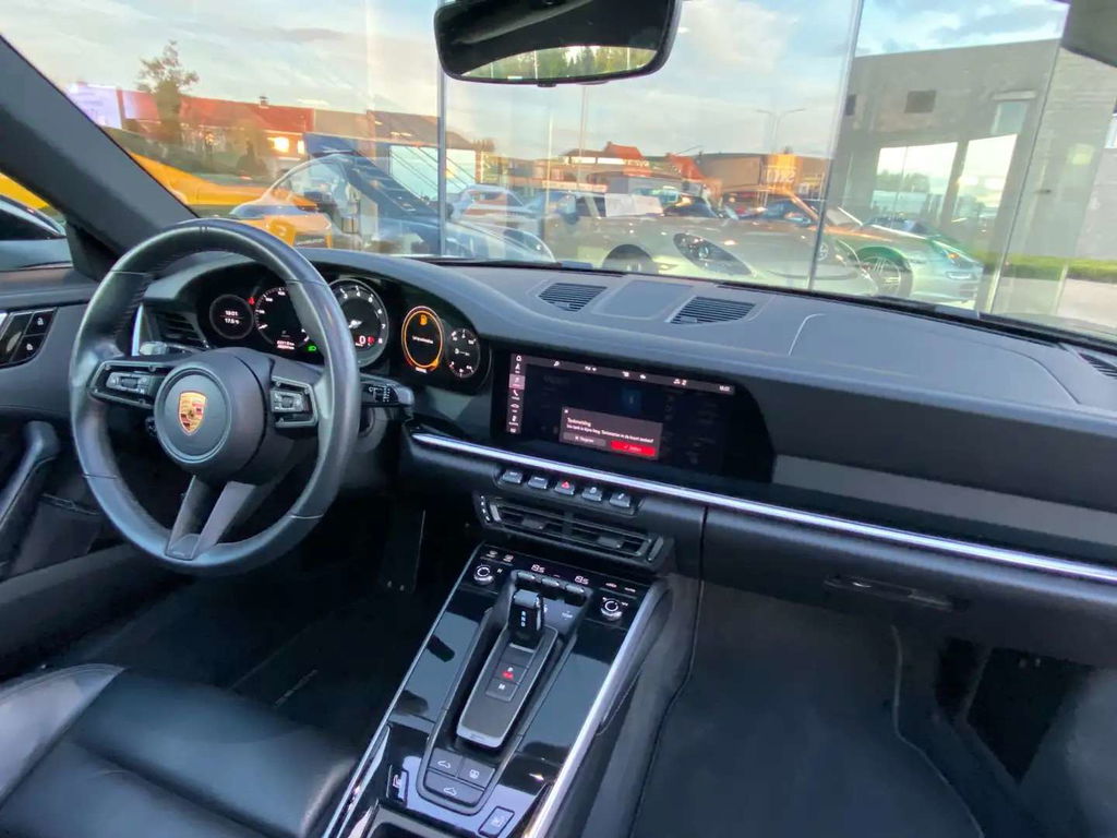 Porsche 992 Carrera 4