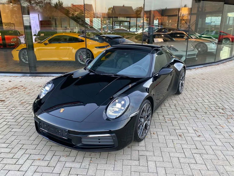 Porsche 992 Carrera 4