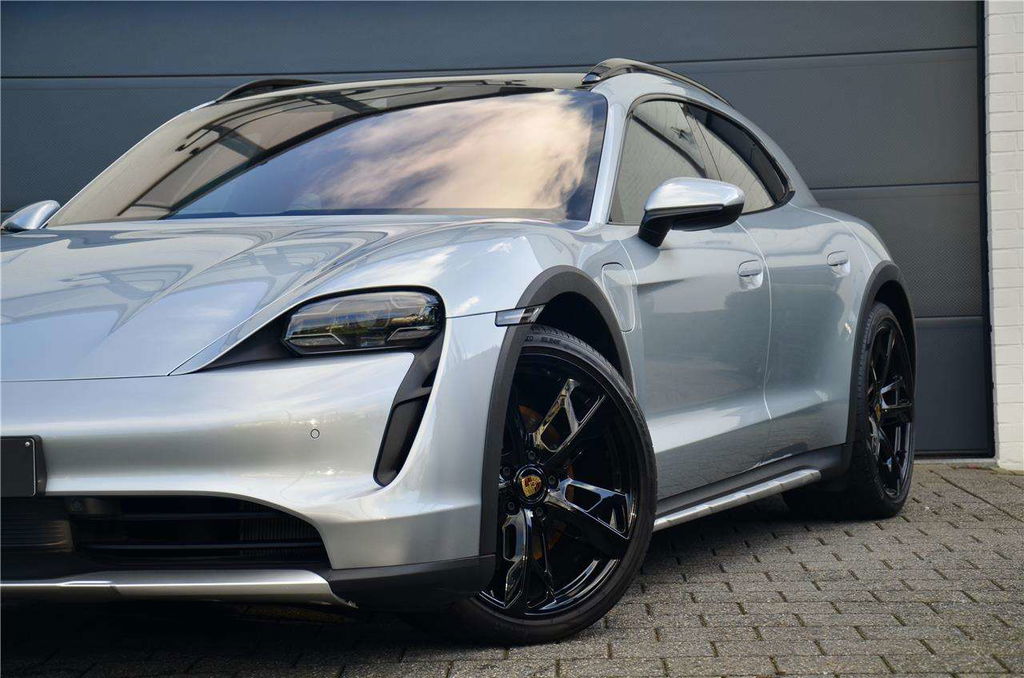 Porsche Taycan 4S Cross Turismo