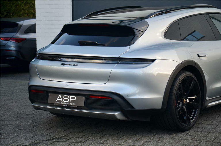 Porsche Taycan 4S Cross Turismo