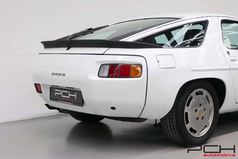 Porsche 928 S