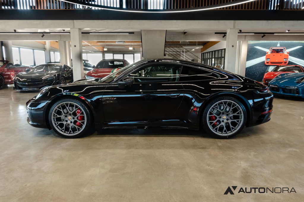 Porsche 992 Carrera 4S