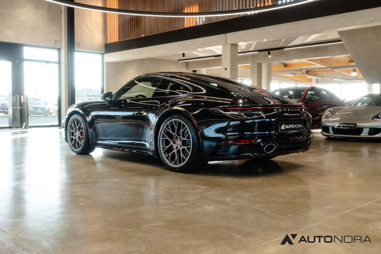 Porsche 992 Carrera 4S