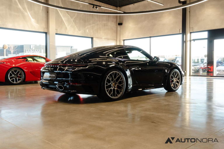 Porsche 992 Carrera 4S