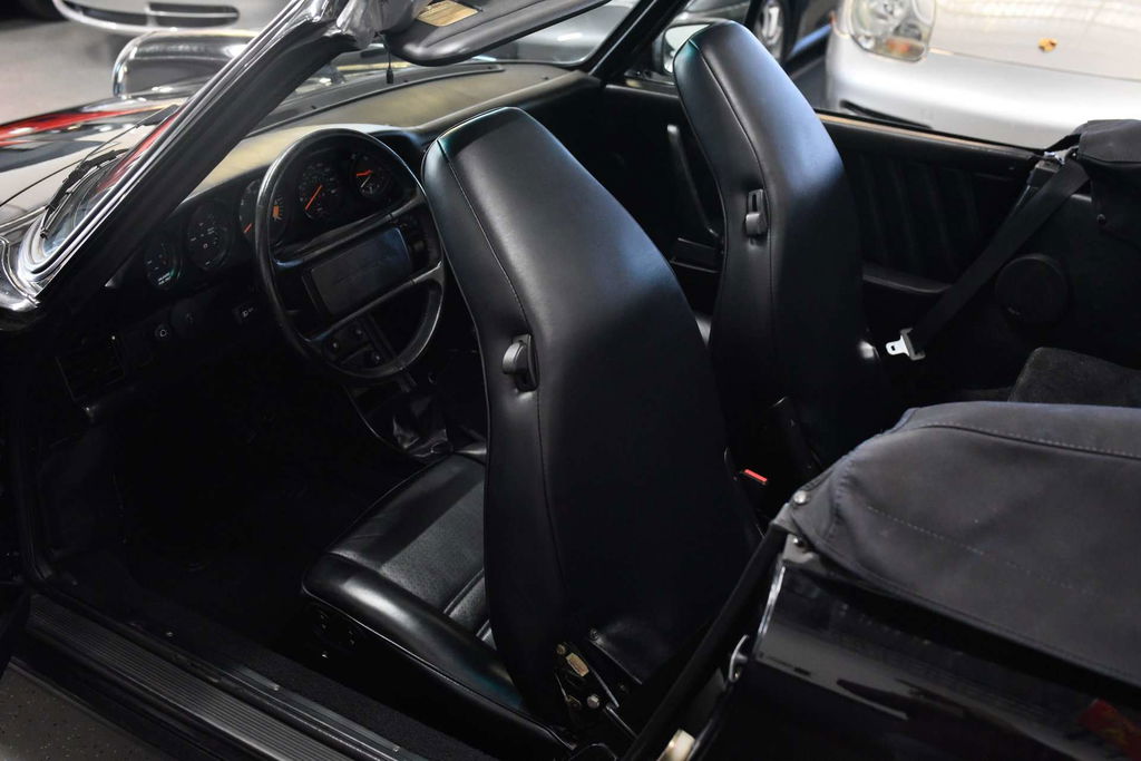 Porsche 911 Carrera 3.2 (US)