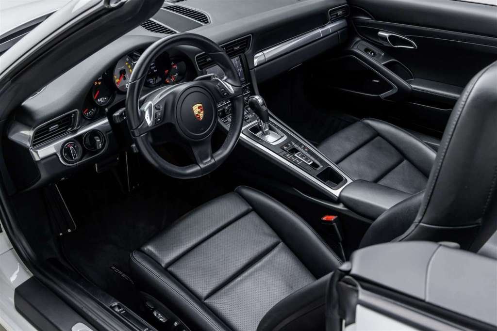 early Porsche 991.1 interior