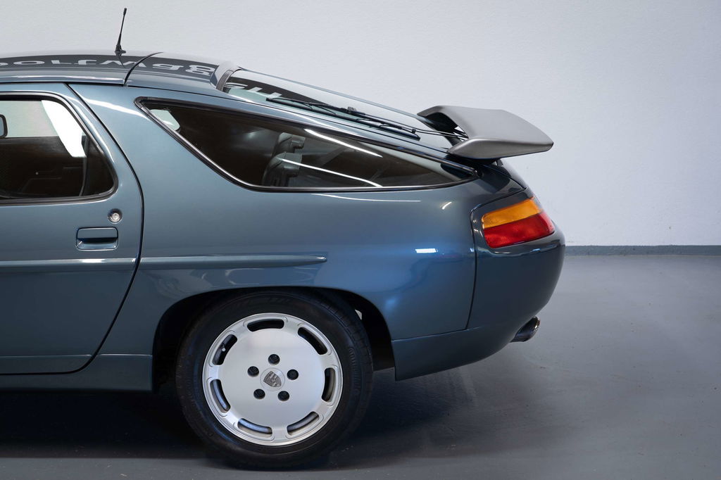 Porsche 928 S4