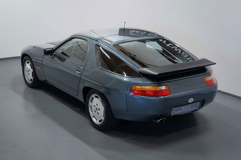 Porsche 928 S4