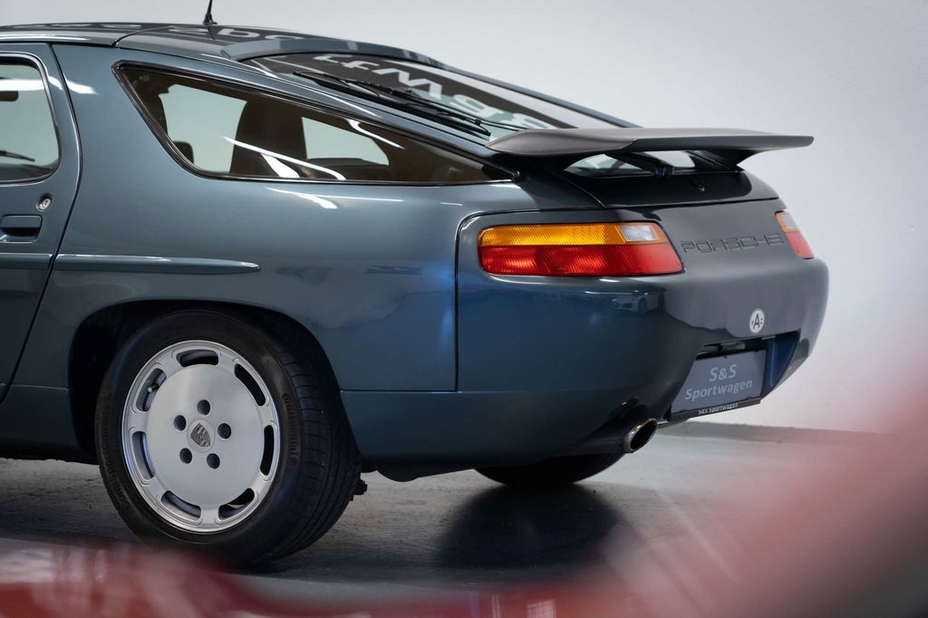 Porsche 928 S4