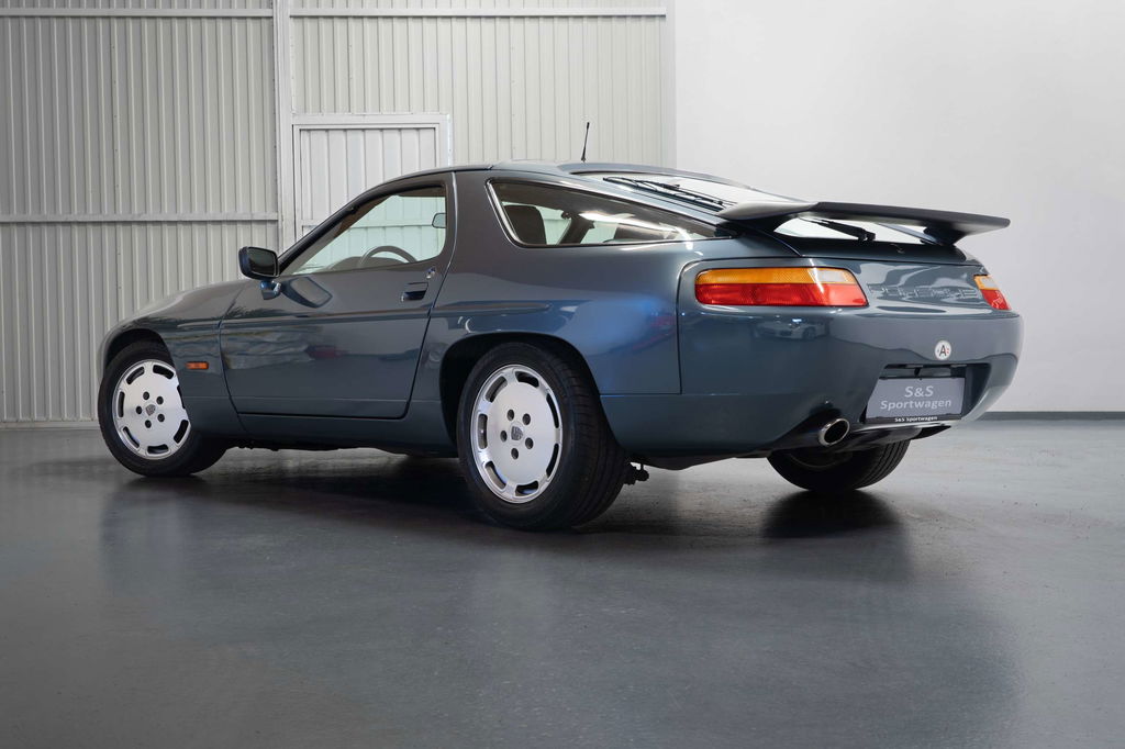 Porsche 928 S4