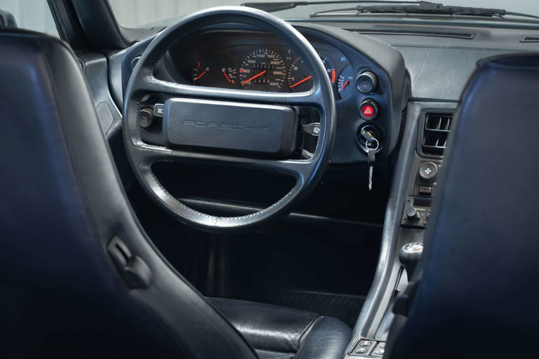 Porsche 928 S4