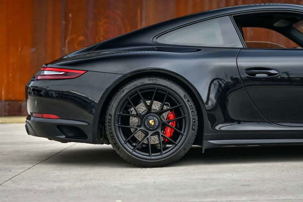 Porsche 991.2 Carrera GTS