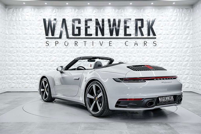 Porsche 992 Carrera 4