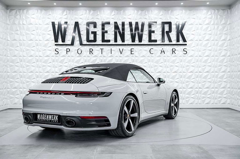 Porsche 992 Carrera 4