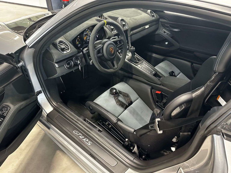 Porsche 718 Cayman GT4 RS