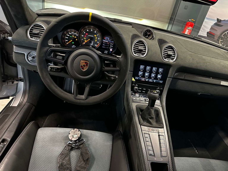Porsche 718 Cayman GT4 RS