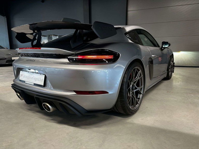 Porsche 718 Cayman GT4 RS