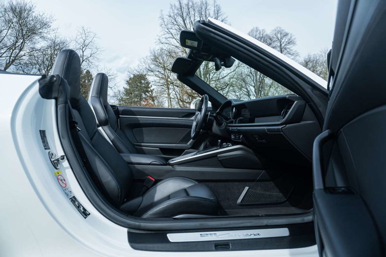 Porsche 992 Carrera