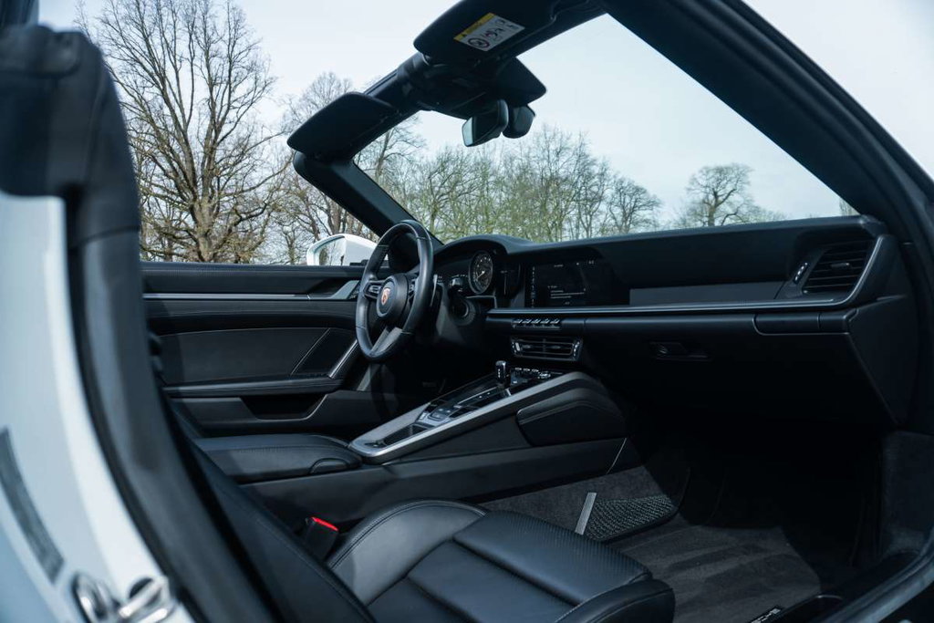 Porsche 992 Carrera