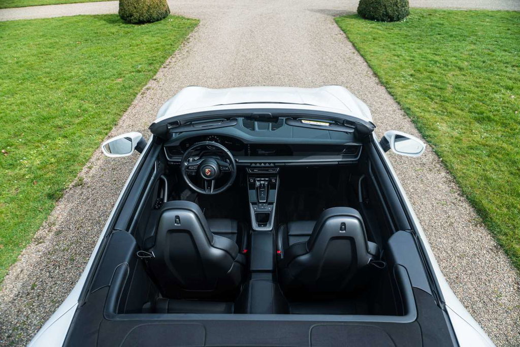 Porsche 992 Carrera