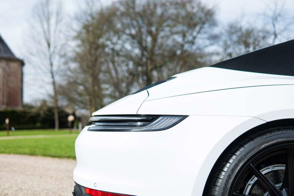 Porsche 992 Carrera