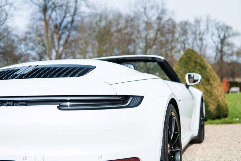 Porsche 992 Carrera