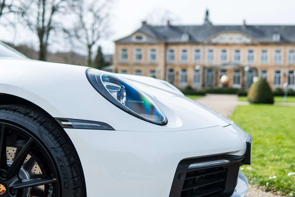Porsche 992 Carrera