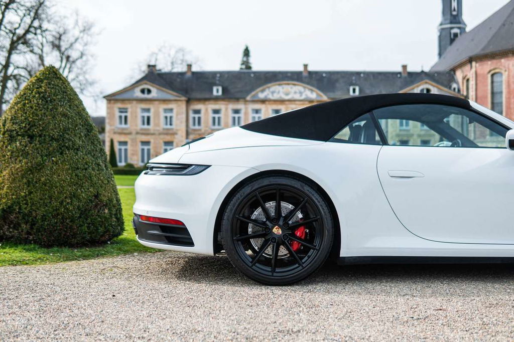 Porsche 992 Carrera